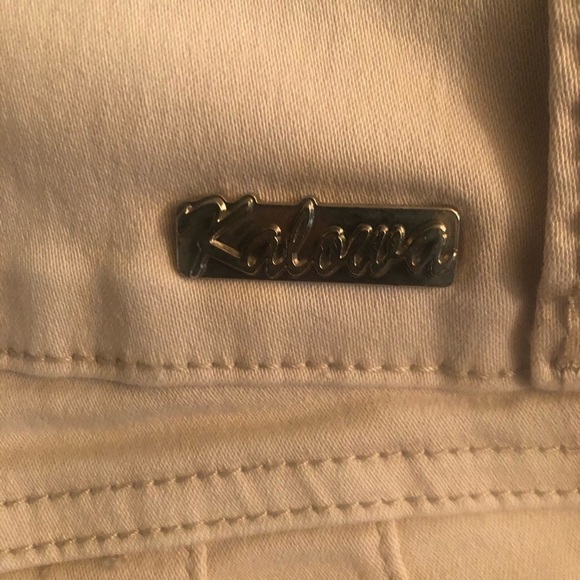 Beautiful Women’s ugh the pink skinny pants fly Button in the front Size 1 - Picture 8 of 12